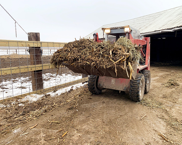 Skid loader with used bedding